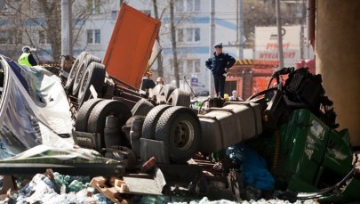 Tir zderzył się z trolejbusem w Gdyni. Zginęły dwie osoby