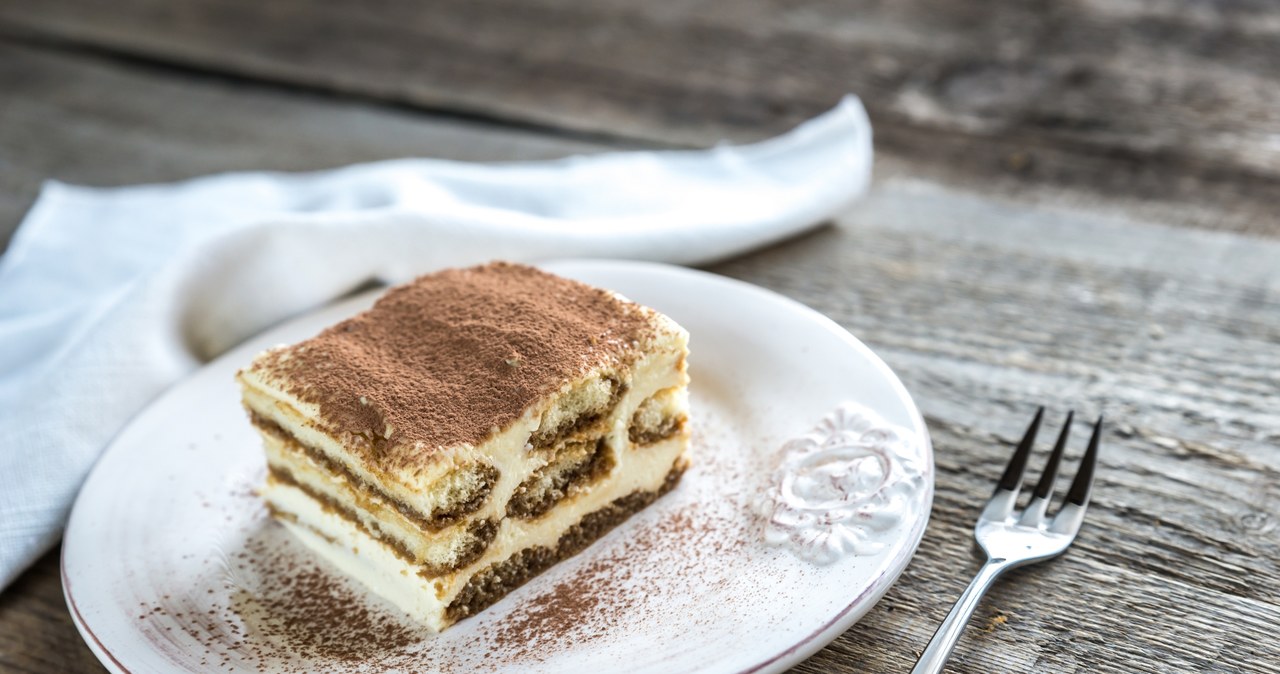 Tiramisu to włoski deser zrobiony z biszkoptów, mascarpone i espresso. /123RF/PICSEL