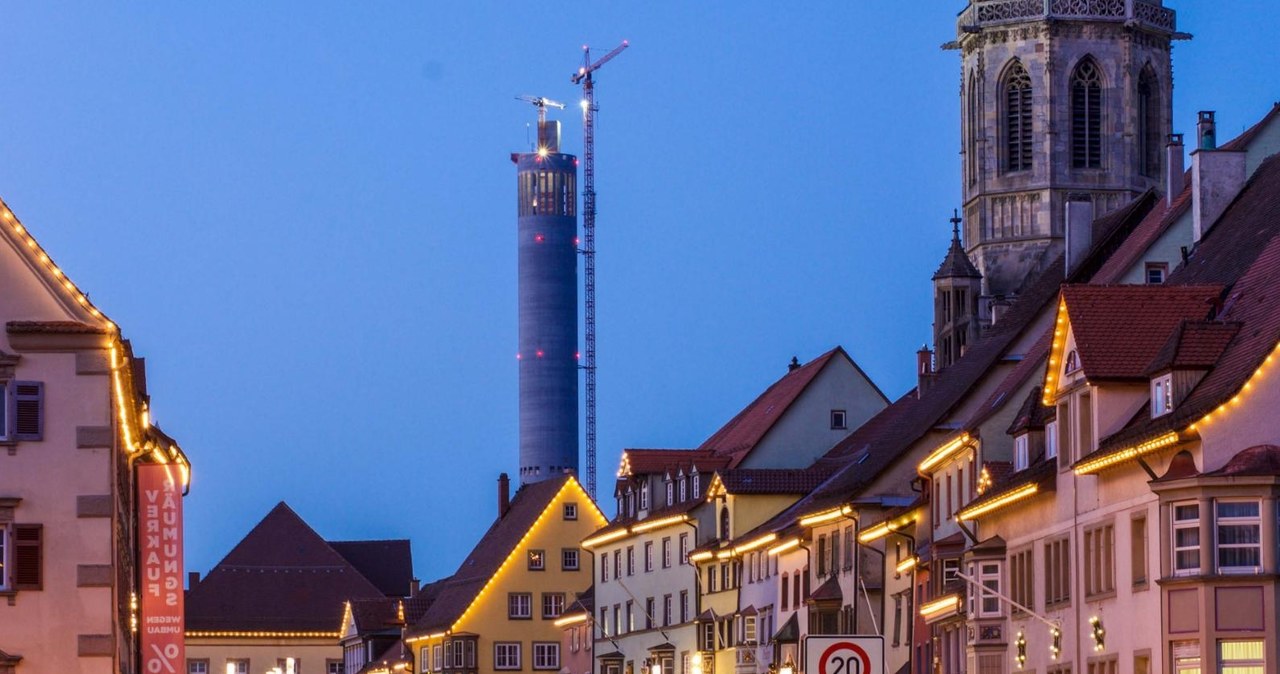 TK Elevator Testturm widziana ze starego miasta Rottweil /Martina Schrenk/CC BY-SA 4.0 (https://creativecommons.org/licenses/by-sa/4.0/deed.pl) /Wikimedia