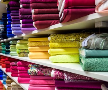Tkaniny i ich wpływ na zdrowie – jakie materiały wybierać?