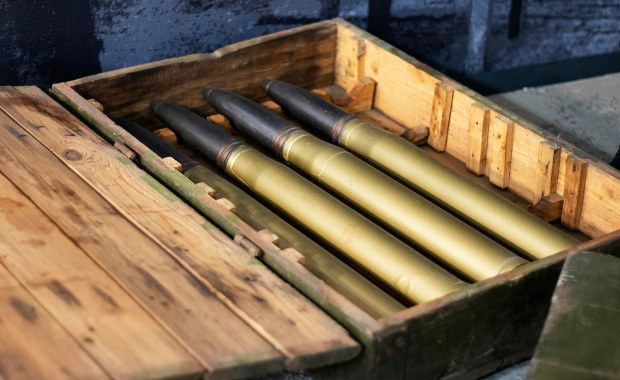 Tli się spór między Polską a Francją ws. amunicji dla Ukrainy