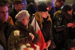 Tłum mieszkańców Gdańska oddaje hołd Pawłowi Adamowiczowi
