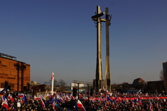 Tłum na Placu Solidarności w Gdańsku