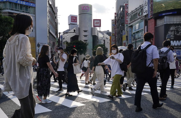 Tłum na ulicach Tokio /KIMIMASA MAYAMA /PAP/EPA