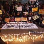 Tłum w Delhi oddał cześć zmarłej ofierze gwałtu