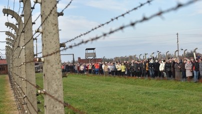 Tłumaczyli, że chcieli sfotografować Auschwitz. Prokurator chce ukarania Belgów za kradzież
