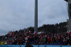 Tłumy kibiców w Wiśle. "Atmosfera sportowego święta"