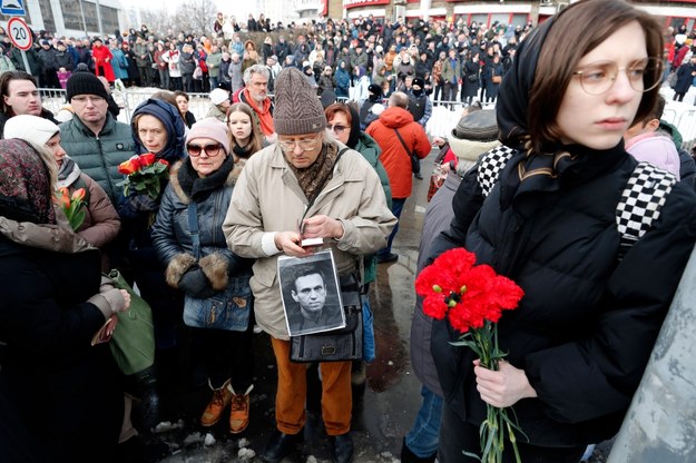 Tłumy ludzi żegnało Aleksieja Nawalnego /MAXIM SHIPENKOV    /PAP/EPA