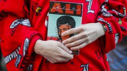 Tłumy na ceremonii ku czci Muhammada Alego w Louisville 