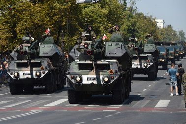 Tłumy na defiladzie w Święto Wojska Polskiego 