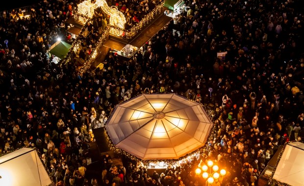 Tłumy na jarmarku świątecznym w Pradze. Interweniowała policja