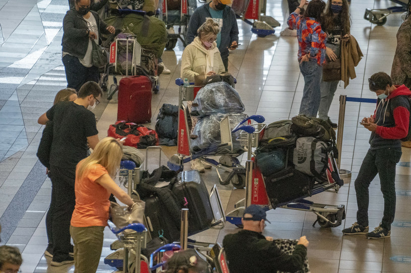 Tłumy na lotniskach czekają nas również i w tym roku? /Associated Press /East News