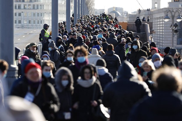 Tłumy na Moście Moskworeckim w Moskwie /	AA/ABACA /PAP/Abaca