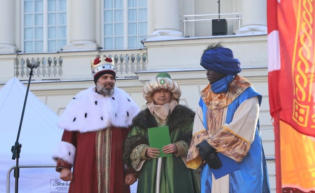 Tłumy na Trakcie Królewskim. Orszak Trzech Króli przeszedł przez Warszawę