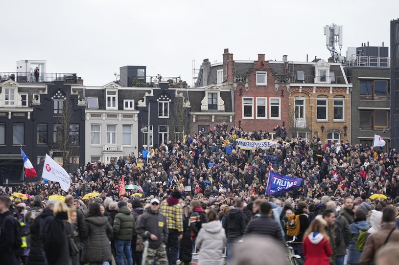 Tłumy na ulicach Amsterdamu /AFP