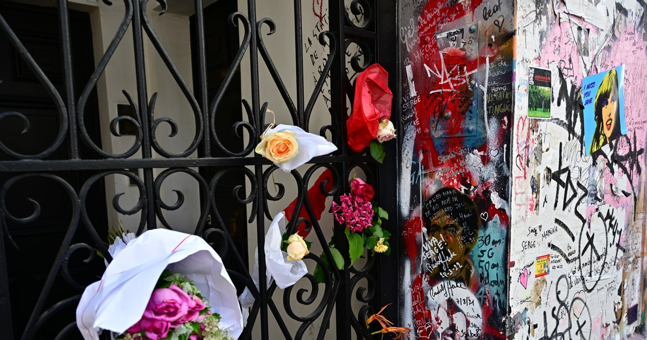 Tłumy oddają hołd zmarłej /Christian Liewig - Corbis/Getty Images /Getty Images