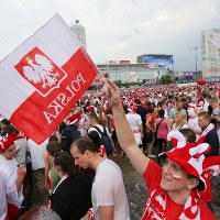 Polscy kibice w Strefie Kibica w Warszawie przed meczem Polska - Grecja