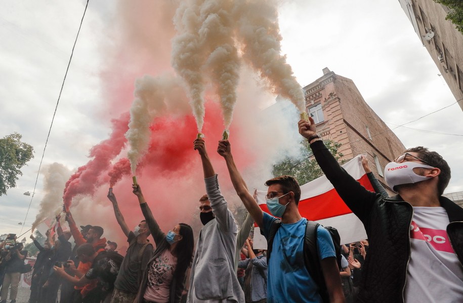 Tłumy prostestujących /SERGEY DOLZHENKO /PAP/EPA