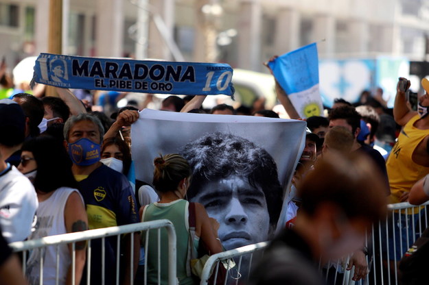 Tłumy przed Casa Rosada w Buenos Aires /Demian Alday Estevez /PAP/EPA