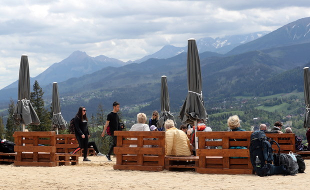 Tłumy turystów w Tatrach. Wiele interwencji ratowników TOPR