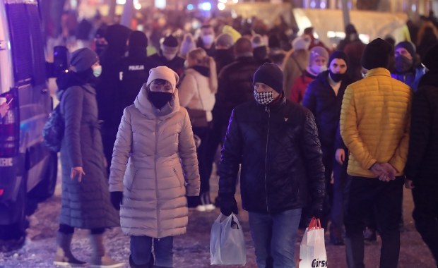Tłumy turystów w Zakopanem. Ponad 160 interwencji policjantów