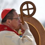 Tłumy w Łagiewnikach. Kard. Ryś: Nie wystarczy dać człowiekowi chleb