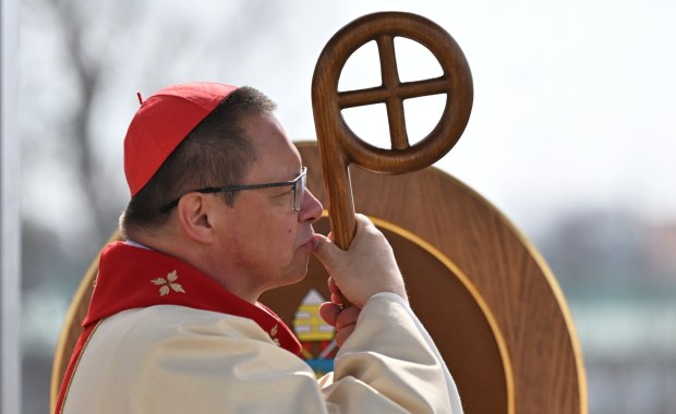 Tłumy w Łagiewnikach. Kard. Ryś: Nie wystarczy dać człowiekowi chleb
