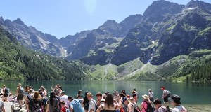 Tłumy w Tatrach, kolejki pod szczytami. Pilny apel TPN