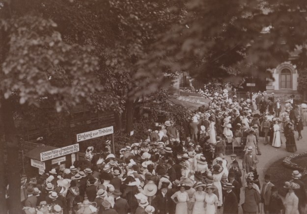 Tłumy w ZOO na zdj. z 1914 roku /ZOO Wrocław /Materiały prasowe