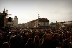 Tłumy warszawiaków żegnają Tadeusza Mazowieckiego