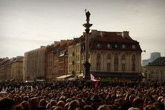 Tłumy warszawiaków żegnają Tadeusza Mazowieckiego