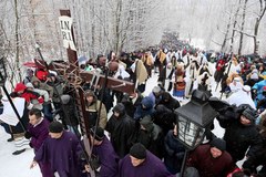 Tłumy wiernych uczestniczyły w Drodze Krzyżowej w Kalwarii Zebrzydowskiej