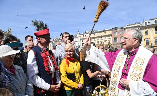 Tłumy wiernych z całej Polski na krakowskim rynku