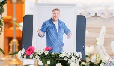 Tłumy żegnają Tomasza Jakubiaka. Ogromne wzruszenie podczas ostatniego pożegnania kucharza