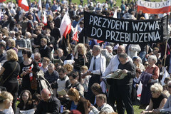 Tłumy zgromadziły się na krakowskich Błoniach