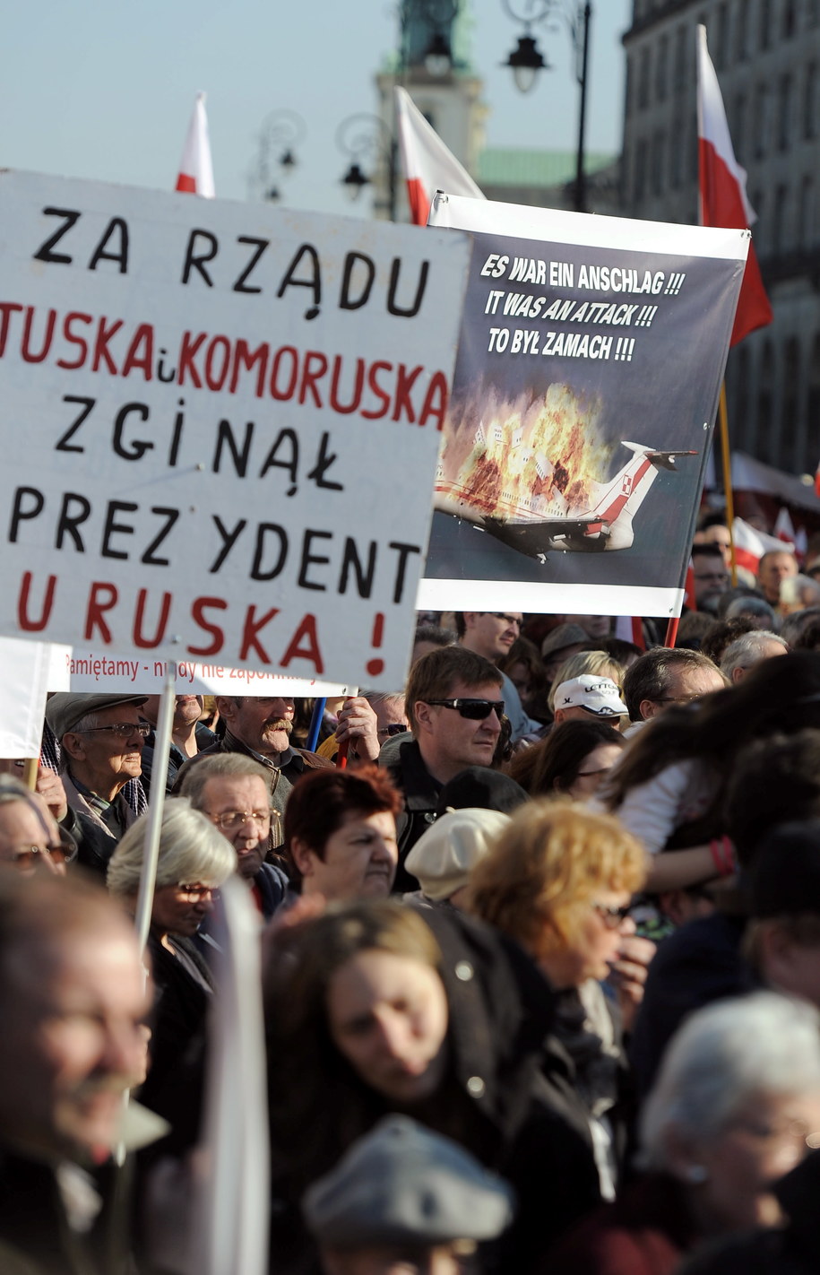 Tłumy zgromadzone przed Pałacem Prezydenckim /Marcin Obara /PAP