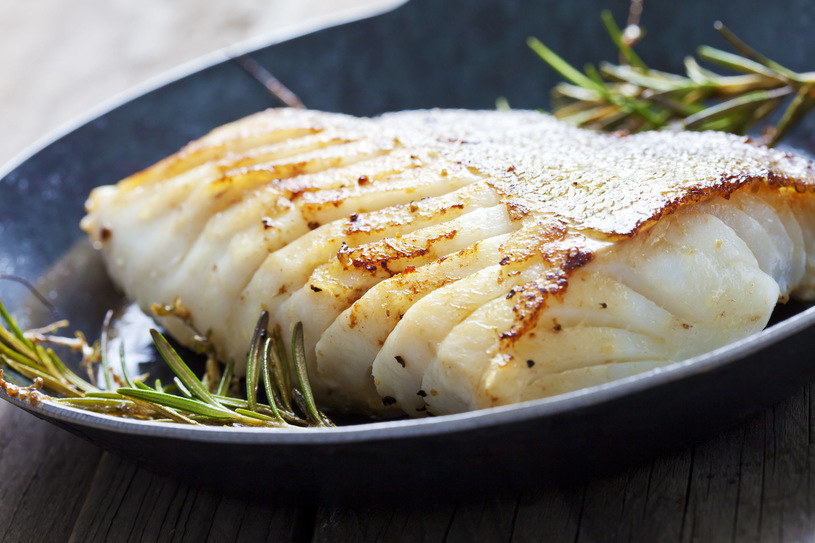 Tłuste ryby są znakomitym źródłem kwasów omega-3 /123RF/PICSEL