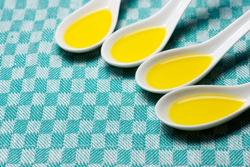 Tłuszcze nienasycone - korzystne dla zdrowia - znajdują się w oliwie /123RF/PICSEL