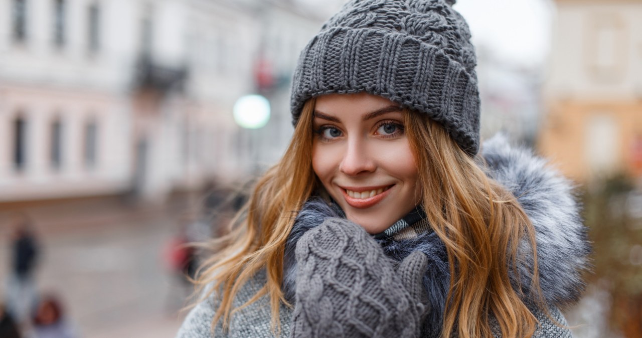 ​To będzie najmodniejsza czapka nadchodzącej zimy. Elegancka i nie niszczy fryzury /123RF/PICSEL                 /Pixel