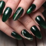 To będzie najmodniejszy manicure na Andrzejki? Stylizacje, które królują