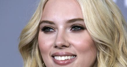 To będzie pierwsza królewska rola Scarlett Johansson /AFP