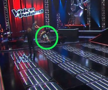 To był fatalnie wyglądający wypadek w "The Voice of Poland". Piekarczyk wołał lekarza! 