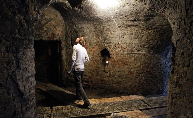 To był podziemny pałac rozkoszy. Arystokracja bawiła się do białego rana