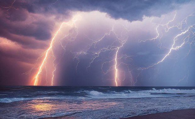 "To była apokaliptyczna scena”. Piorun uderzył w kobiety na plaży