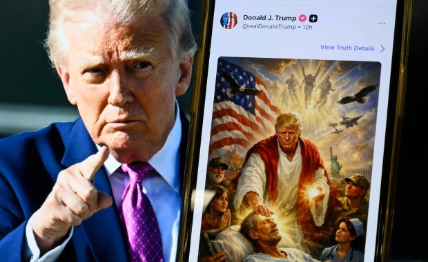 "To byłem ja jako lekarz, a nie Jezus". Trump przekonuje świat