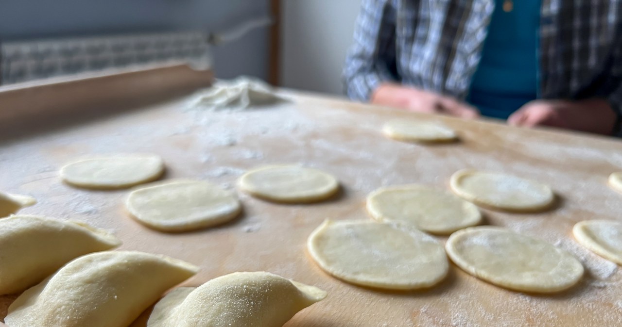 To ciasto na pierogi wychodzi zawsze. Musisz pamiętać o ważnej wskazówce. /rparys /123RF/PICSEL