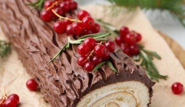 To ciasto wygląda jak kłoda. Królowa Elżbieta II jadła je w każde święta