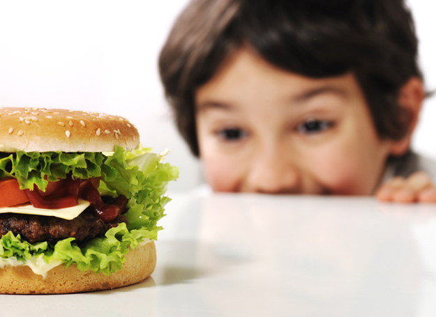 To, czym odżywia się twoje dziecko, wpływa na jego rozwój! /123RF/PICSEL