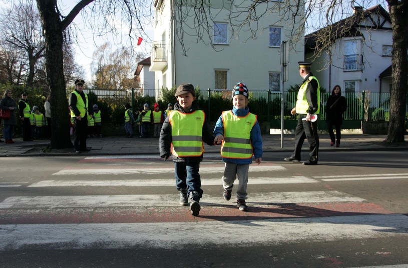 To dorośli muszą zadbać o to, by dzieci nie ginęły na drogach /Karolina Misztal /Reporter