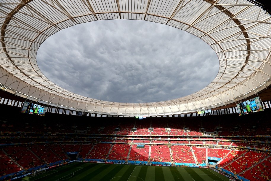 Dożywotni zakaz stadionowy za rzut bananem